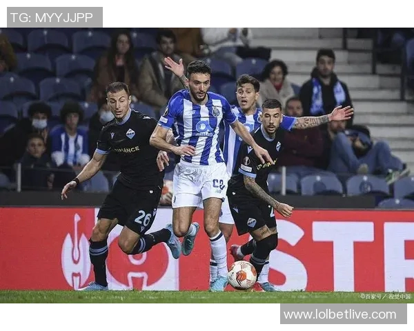 世界杯激战国米逆转波尔图红牌争议引发全场热议与数据分析 世界杯激战国米逆转波尔图红牌争议引发全场热议与数据分析