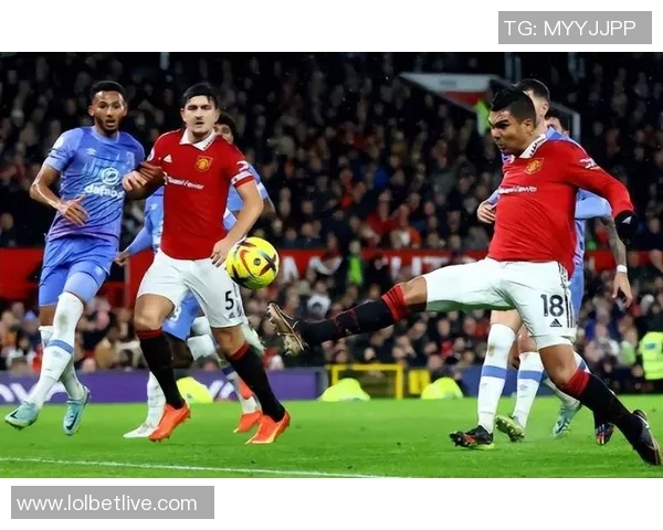 英超激战尤文图斯大胜曼联六比二绝杀时刻点燃全场激情