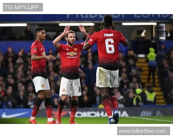 西甲激战：曼联狂胜皇马5-1神奇扑救引发全场热议与转会传闻